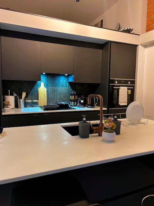 Cityzenretreat - Mezzanine Apartment Sleeps 4 Sheffield City Centre Bagian luar foto
